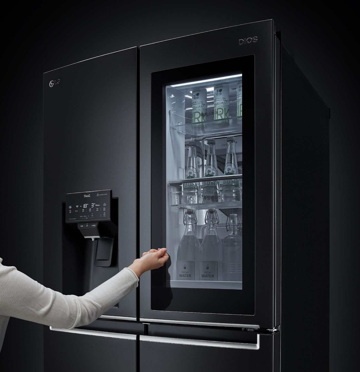 New LG InstaView Refrigerators Demonstrate Hygiene Innovation CES 2021 | LG NEWSROOM