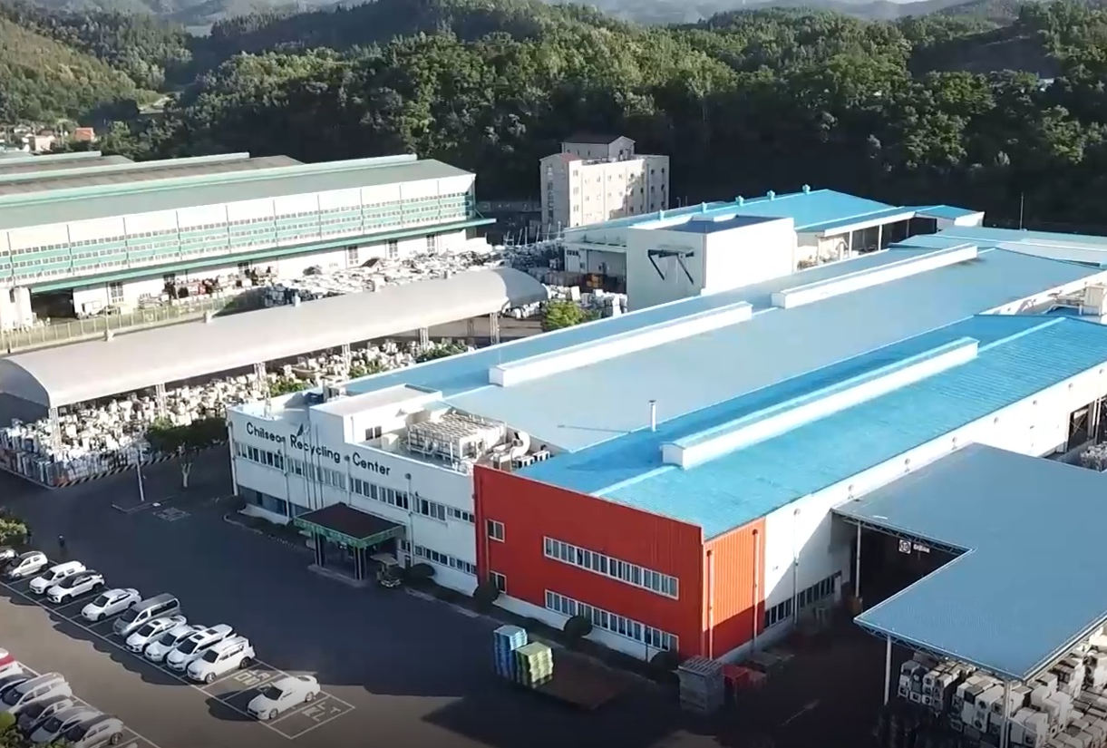 A view overlooking the LG Chilseo Recycling Center.