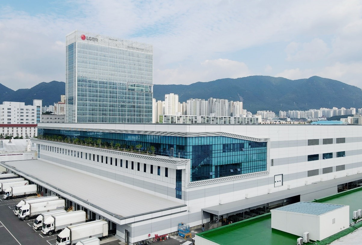 A view overlooking LG Smart Park I at Changwo