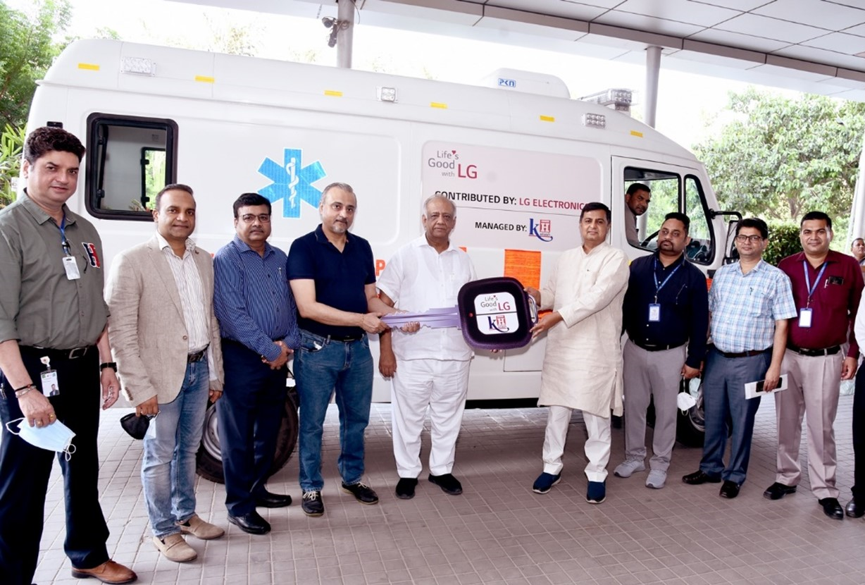 LG Electronics representatives and Kailash Hospital staff pose with a giant key to commemorate LG’s donations.