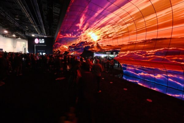 Mesmerizing CES Spectators With 'Horizon' Installation at CES 2023 | LG ...