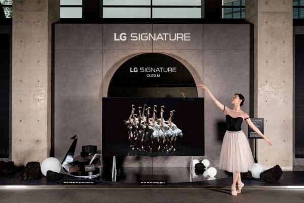 LG une los mundos del arte y la tecnología con el "Lago de los cisnes"