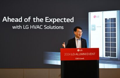 A photo of James Lee (head of the Air Solution Business Unit at LG Electronics) delivering welcome remarks at the LG Alumni Event