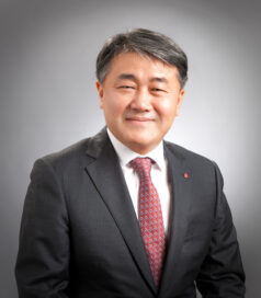 A portrait of Thomas Yoon, executive vice president of the Overseas Sales and Marketing Company at LG