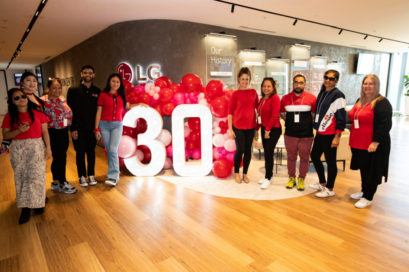 A group picture of LG employees celebrating 30 years