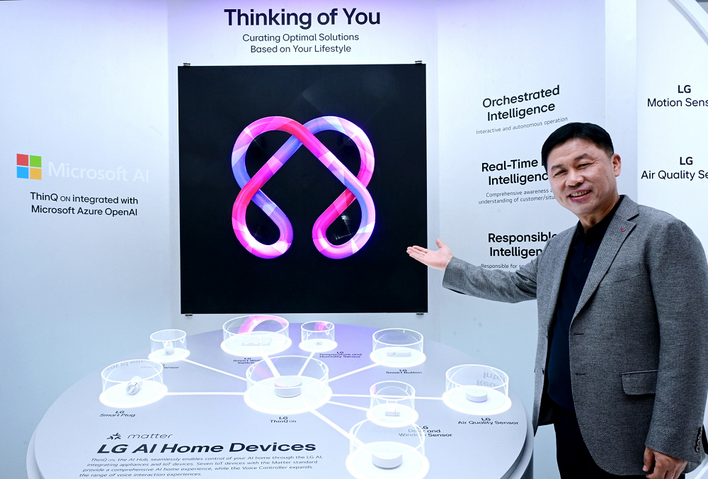 An image of Lyu Je-cheol showing the illustration of LG AI Home Devices